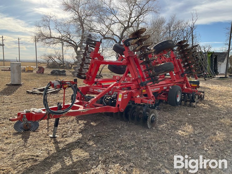 2015-kuhn-8000-excelerator-vertical-tillage-tool-image-3