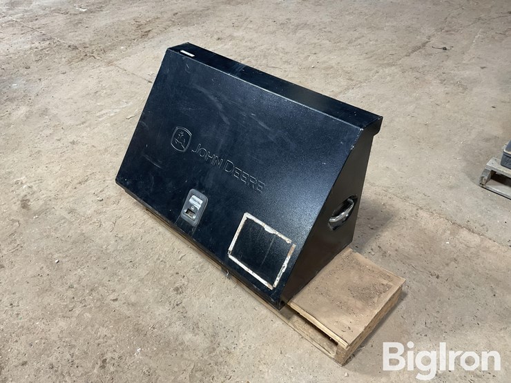 john-deere-toolbox-&-tools-image-1