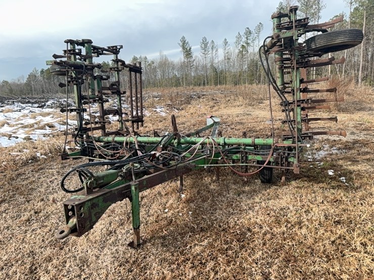 john-deere-pull-type-3-section-field-cultivator,-24';-located-at-7241-roxbury-rd,-charles-city,-va,-please-call-804.837.9940-or-804.651.4404-with-questions-image-2