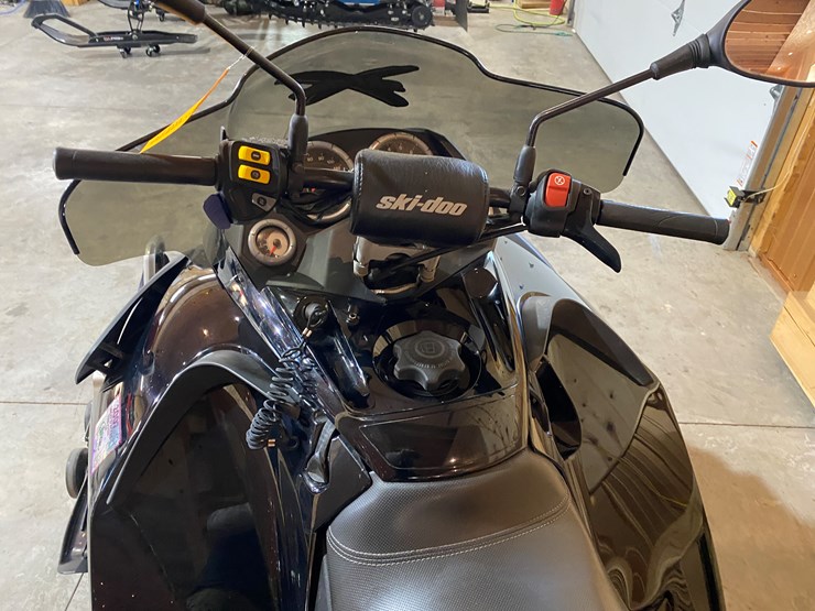 #3789-•-2006-ski-doo-mach-z-1000-sdi-snowmobile-image-15