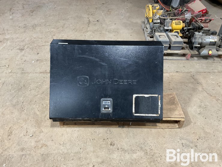 john-deere-toolbox-&-tools-image-2