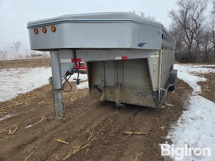 2000-titan-trailer-image-1