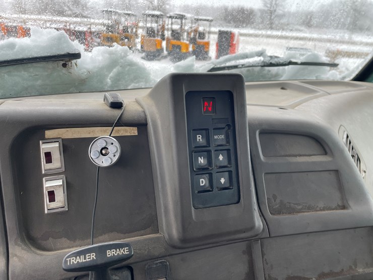 #400-•-2006-sterling-straight-truck-(has-wi-title)-image-78