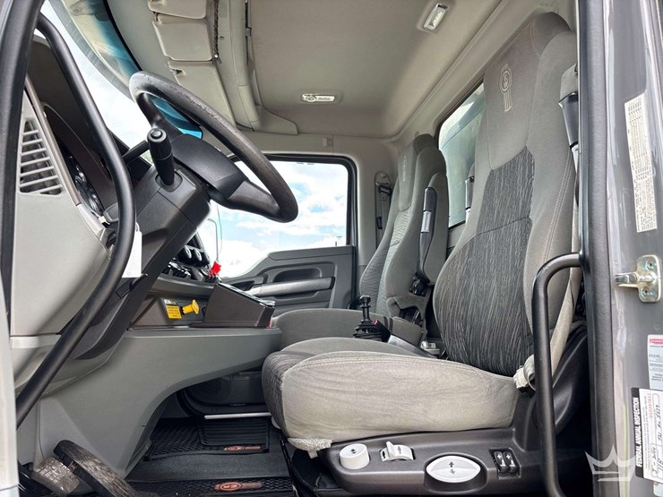 2019-kenworth-t880-image-26
