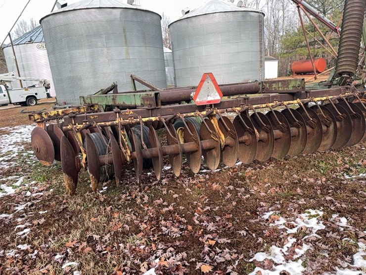 john-deere-340-image-22