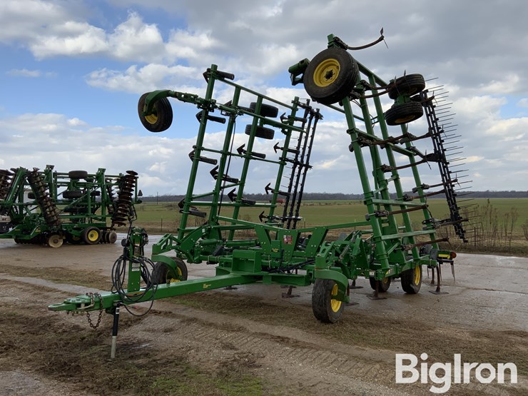 2021-john-deere-2430-image-1