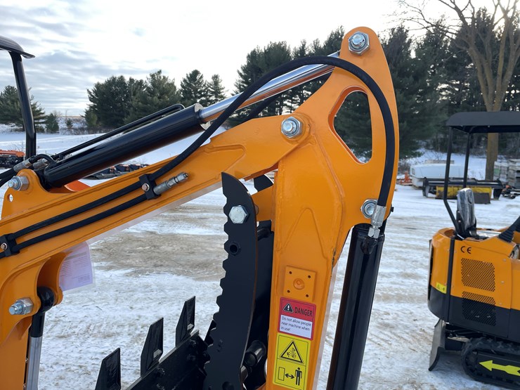 #204-•-miva-va13-mini-excavator-image-34