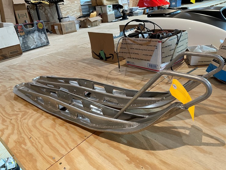 #3854-•-pair-of-lightweight-aluminum-ski's-image-1