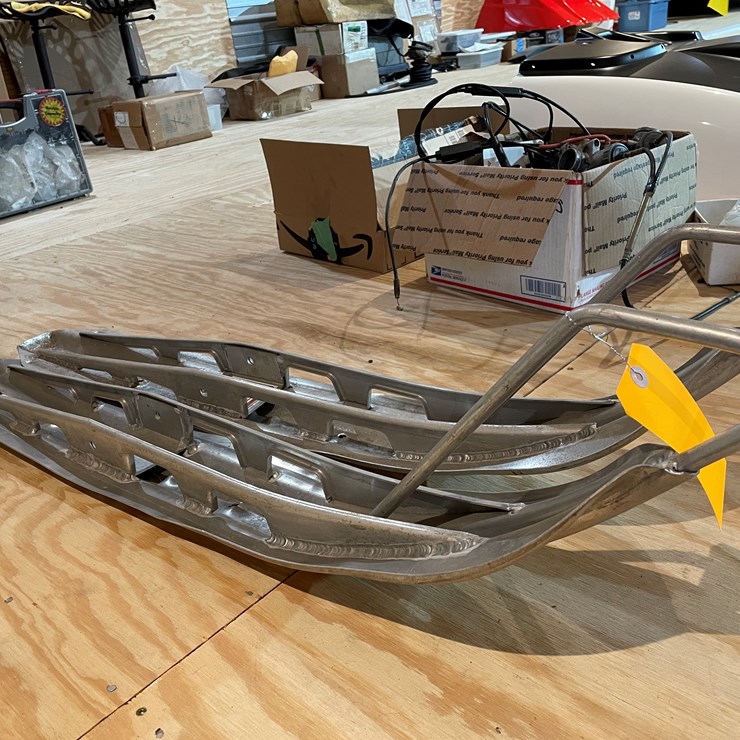 #3854 • Pair of Lightweight Aluminum Ski's