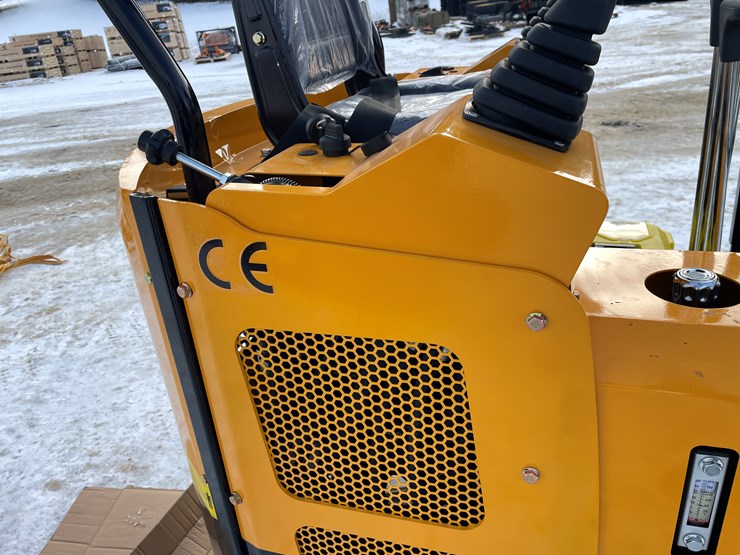 #202-•-miva-va15-mini-excavator-image-40