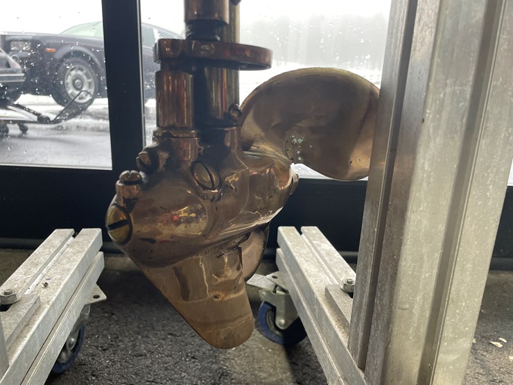 #3833-•-evinrude-vintage-detachable-rowboat-motor-image-9