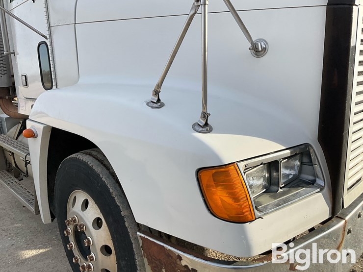 1999-freightliner-fld120-image-19