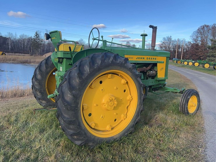 1957-john-deere-720-image-3