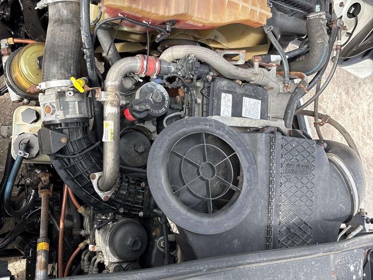 2014-freightliner-cascadia-125-image-17