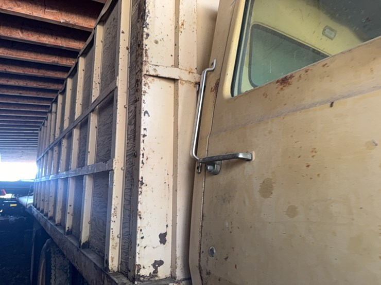 1975-ford-880-image-16