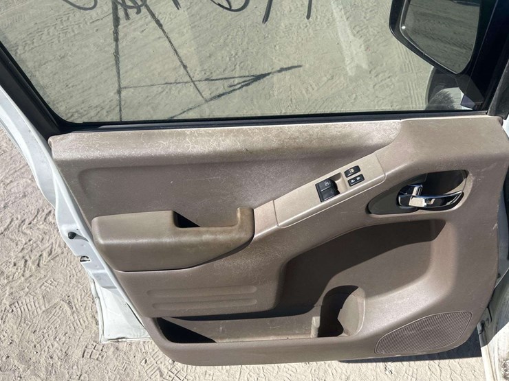 2015-nissan-frontier-image-8