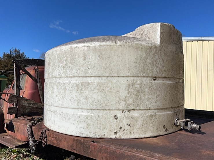 poly-tank,-approx-1000-gallon;-located-at-7241-roxbury-rd,-charles-city,-va,-please-call-804.837.9940-or-804.651.4404-with-questions-image-4