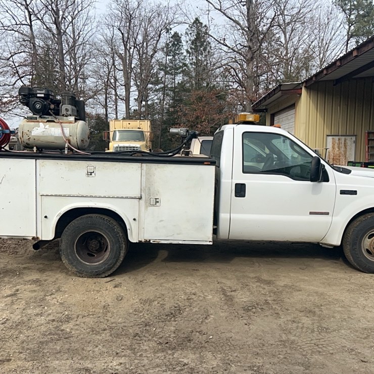 2004, F 350 XL SERVICE TRUCK, 8 FT, DIESEL 6.0, TITLE IN HAND; LOCATED AT 7241 ROXBURY RD, CHARLES CITY, VA, PLEASE CALL 804.837.9940 OR 804.651.4404 WITH QUESTIONS