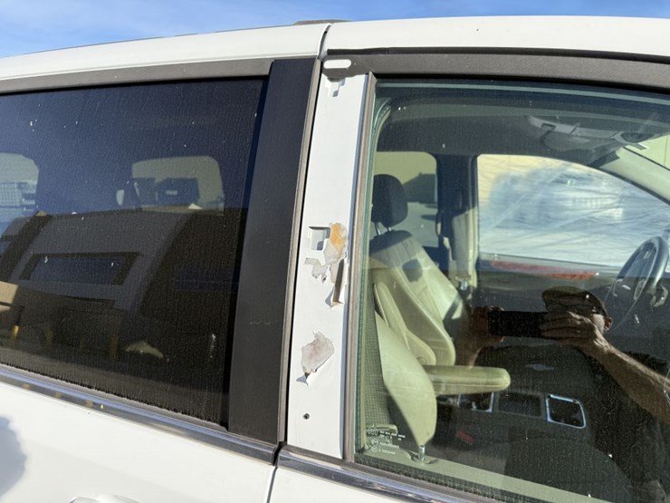 2015-chrysler-town-&-country-image-6