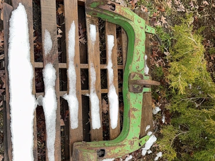 john-deere-quick-hitch;-located-at-7241-roxbury-rd,-charles-city,-va,-please-call-804.837.9940-or-804.651.4404-with-questions-image-4