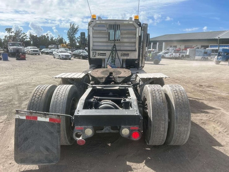 2016-peterbilt-579-image-29