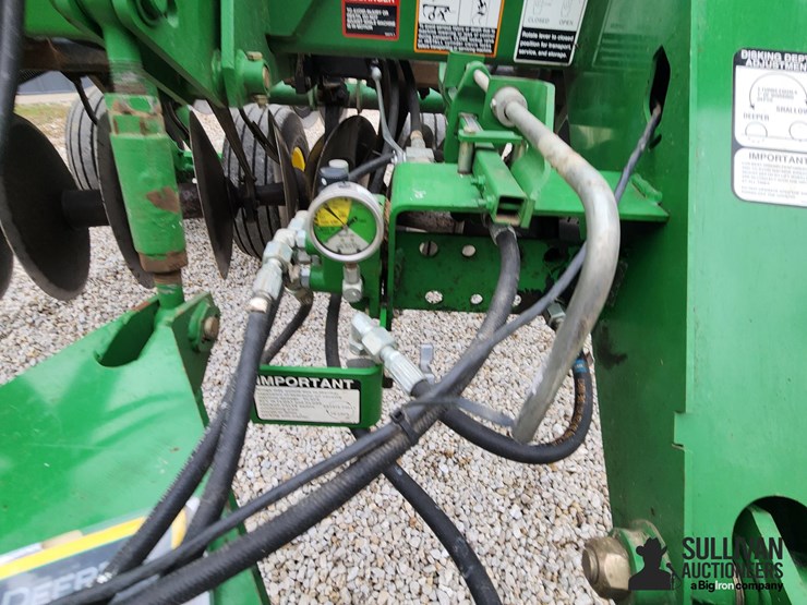 2011-john-deere-637-image-14
