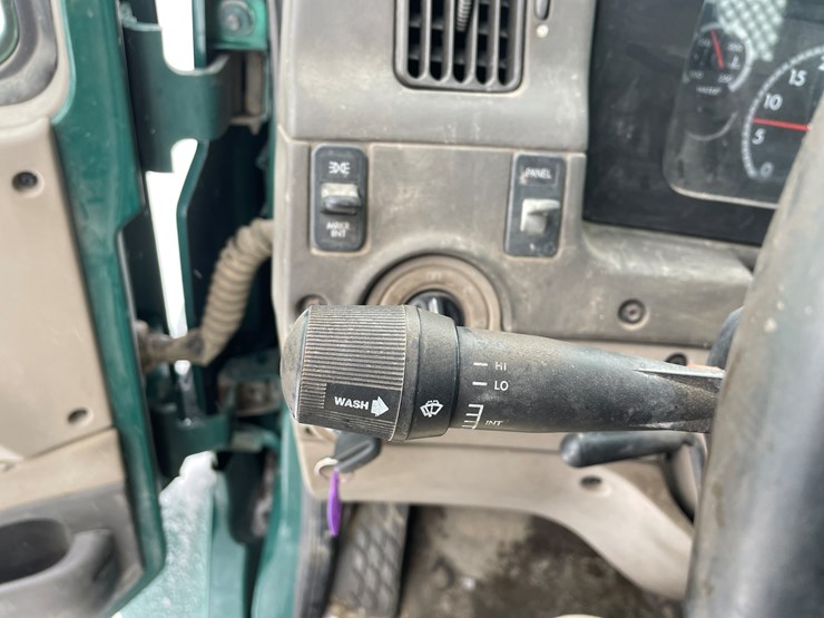 #400-•-2006-sterling-straight-truck-(has-wi-title)-image-82