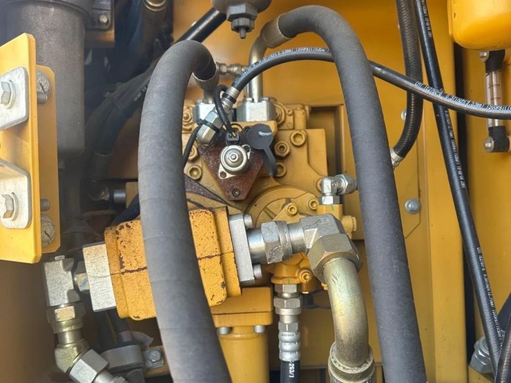 2020-caterpillar-325flcr-image-31