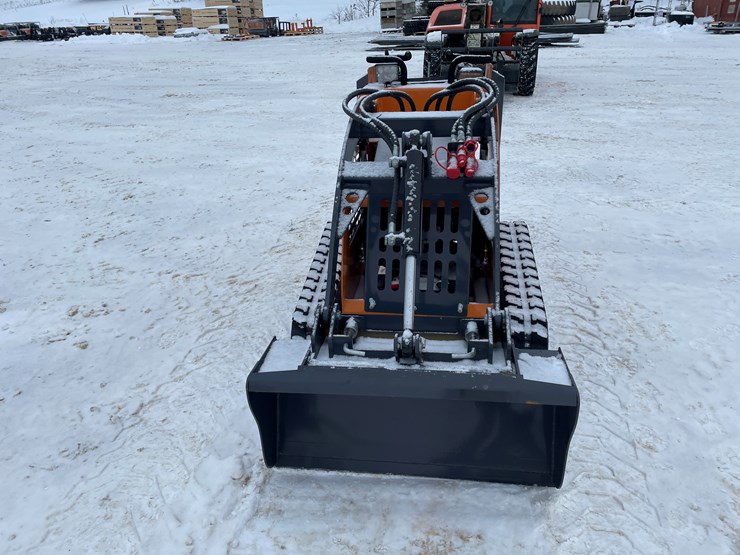 #310-•-new-land-hero-mini-skid-steer-loader-image-2