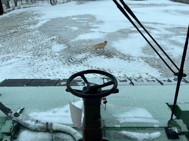 2024-john-deere-w235r-image-50