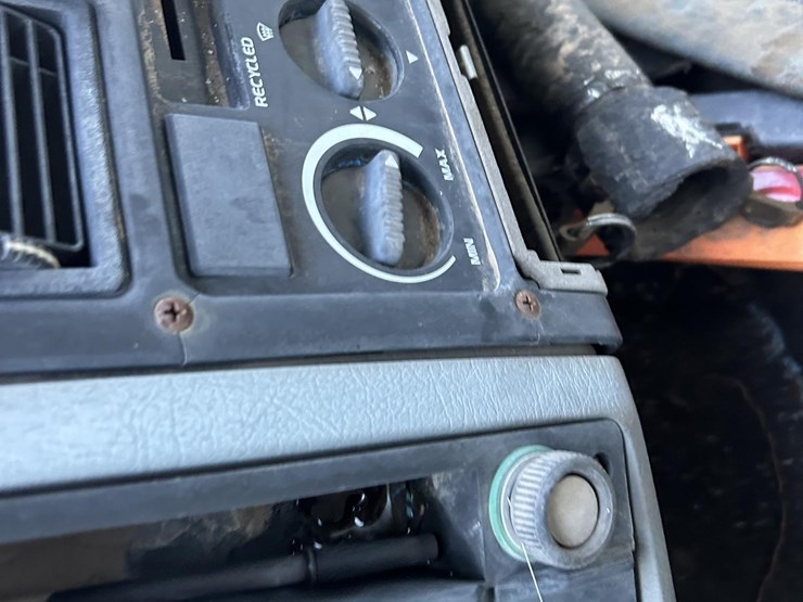 1989-volvo-fe6-image-30