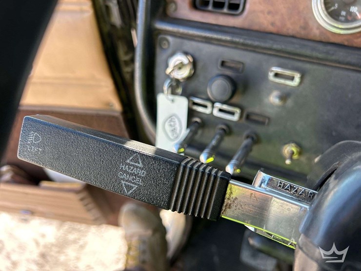 2001-peterbilt-379-image-16