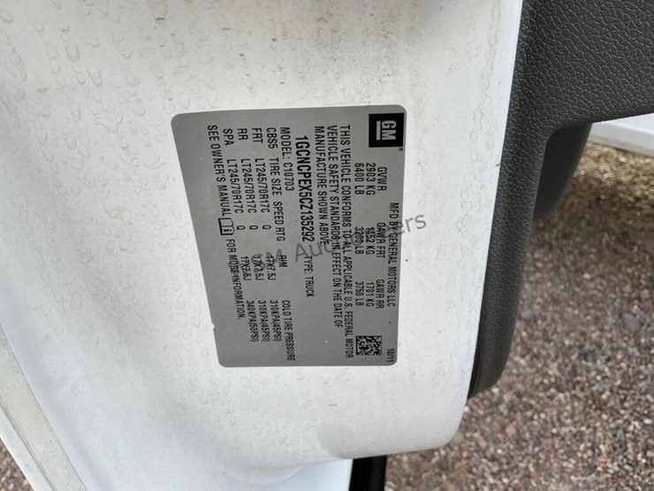 2012-chevrolet-silverado-1500-image-13