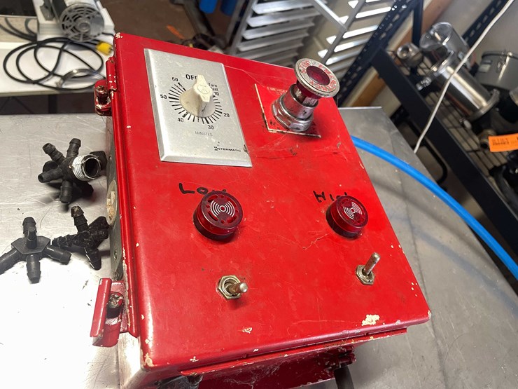 #6180-•-cdl-stainless-steel-tank-with-high-and-low-gauges-image-5