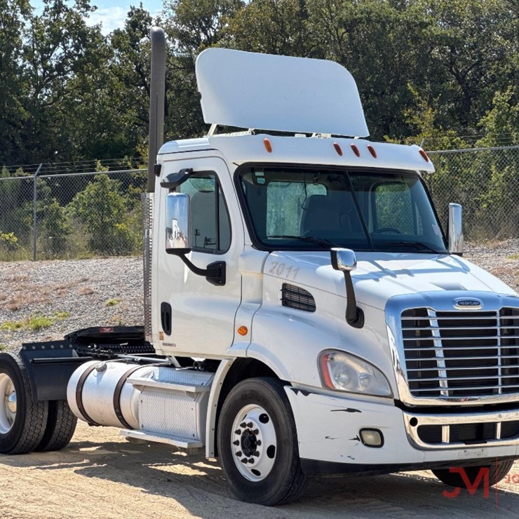 2012 FREIGHTLINER CASCADIA DAY CAB TRUCK TRACTOR