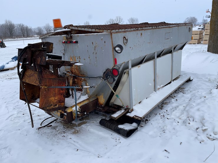 #3773-•-truck-mounted-salter/sander-with-brine-tanks-image-1