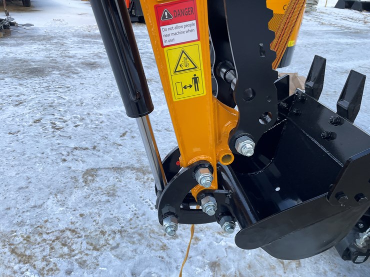 #200-•-miva-va15-mini-excavator-image-30