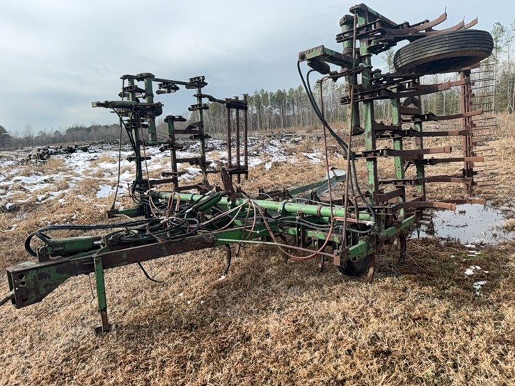 john-deere-pull-type-3-section-field-cultivator,-24';-located-at-7241-roxbury-rd,-charles-city,-va,-please-call-804.837.9940-or-804.651.4404-with-questions-image-5