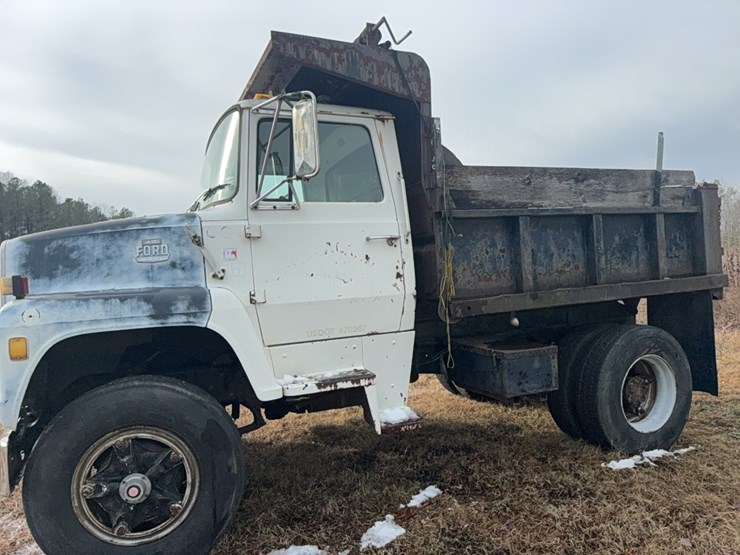 1982-ford-8000-image-17