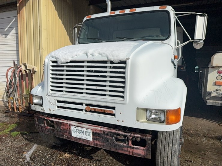1989--intl-tractor-trailer,-477,369-miles,-diesel-l10-cummings-engine,-title-in-hand;-located-at-7241-roxbury-rd,-charles-city,-va,-please-call-804.837.9940-or-804.651.4404-with-questions-image-4