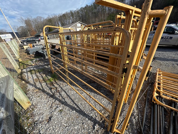 #1022-•-(2)-10ft-for-most-alley-ways-w/-sliders-image-1