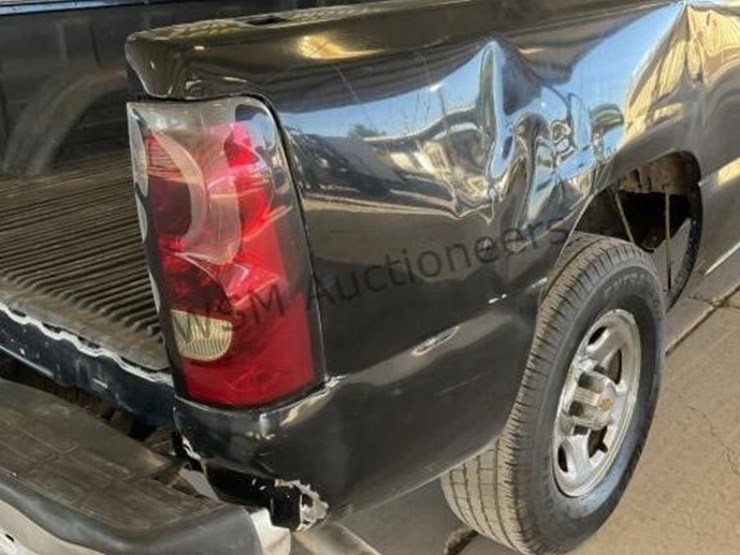 2004-chevrolet-silverado-1500-image-9