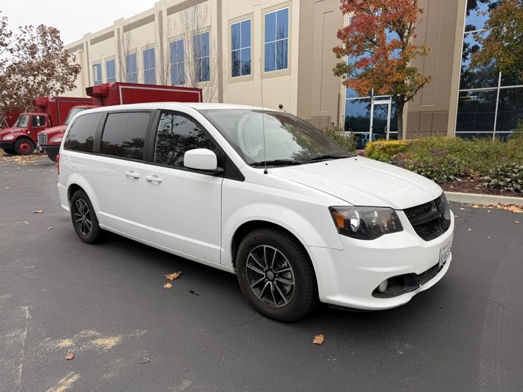 2019-dodge-grand-caravan-image-2