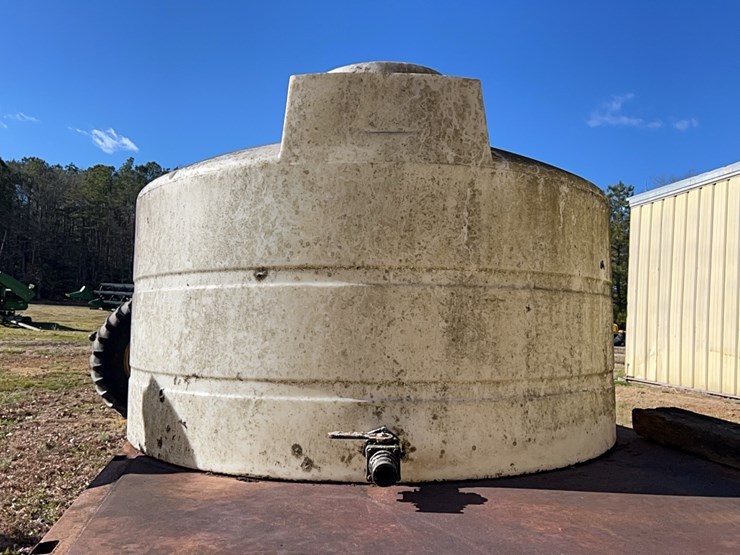 poly-tank,-approx-1000-gallon;-located-at-7241-roxbury-rd,-charles-city,-va,-please-call-804.837.9940-or-804.651.4404-with-questions-image-3