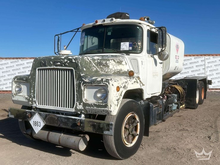 1981-mack-dm492s-image-1