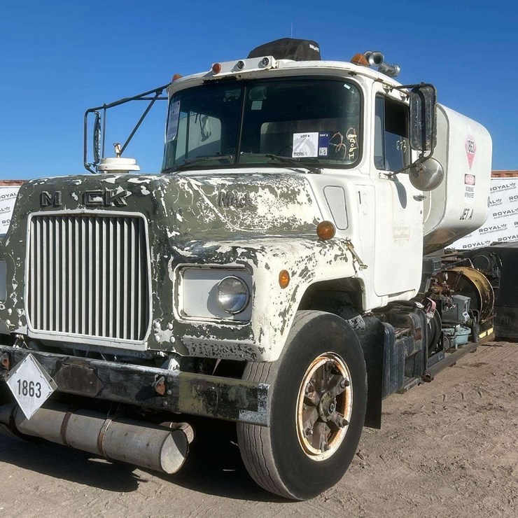1981 MACK DM492S