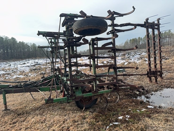 john-deere-pull-type-3-section-field-cultivator,-24';-located-at-7241-roxbury-rd,-charles-city,-va,-please-call-804.837.9940-or-804.651.4404-with-questions-image-12