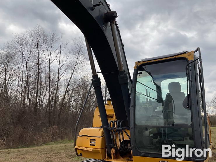 2013-deere-160g-lc-image-11