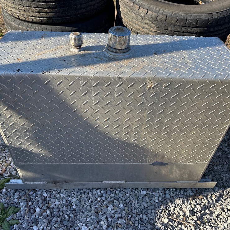 #1067 • Wetline Tank for semi