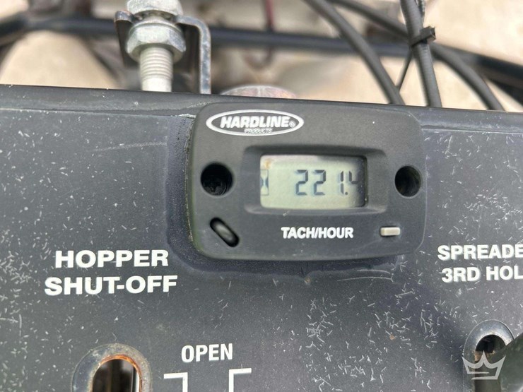 lesco-self-propelled-commercial-spreader-image-5